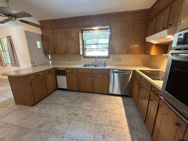 6235 Springbrook Dr, Tyler, TX 75707