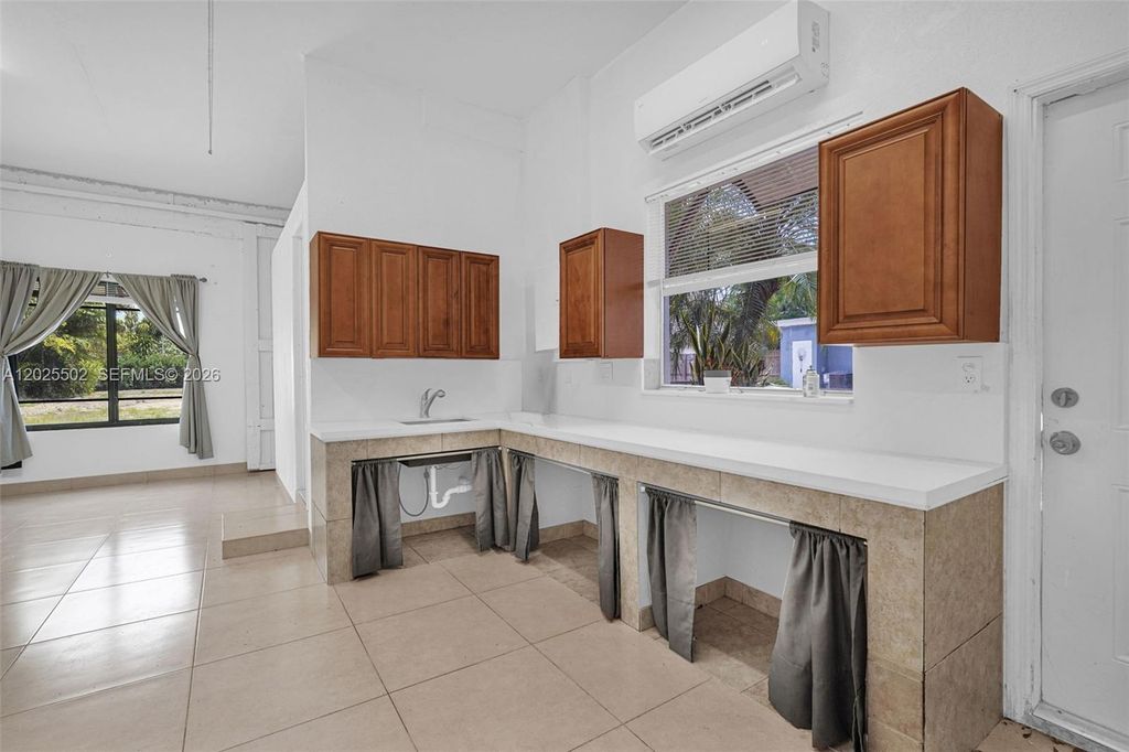 14500 NE 2nd Avenue 2, Miami, FL 33161