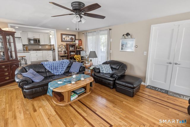 49 River Street, Old Saybrook, CT 06475