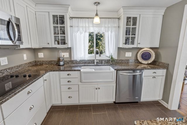 49 River Street, Old Saybrook, CT 06475