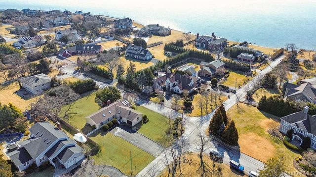 209 S Ocean Avenue, Bayport, NY 11705