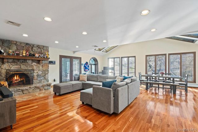 209 S Ocean Avenue, Bayport, NY 11705