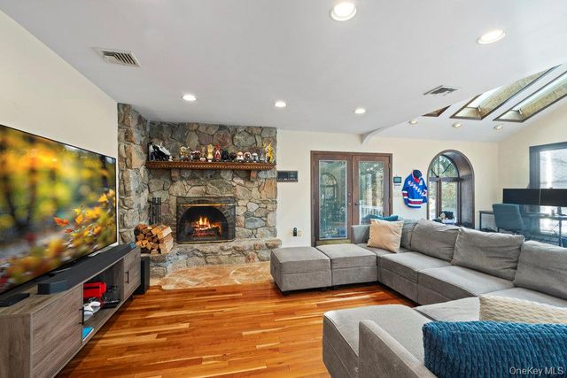 209 S Ocean Avenue, Bayport, NY 11705