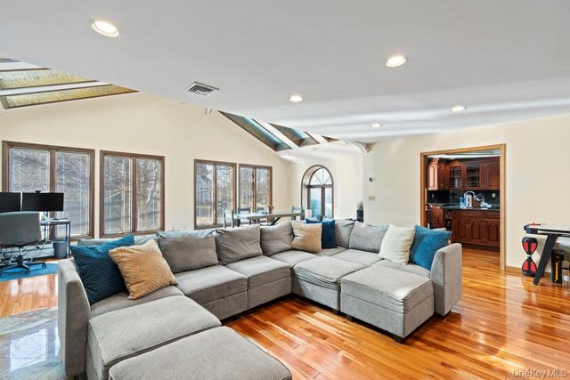 209 S Ocean Avenue, Bayport, NY 11705