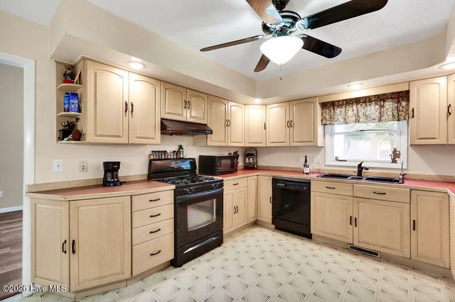 104 SE 16th Street, Oak Island, NC 28465