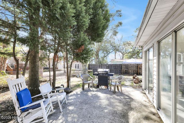 104 SE 16th Street, Oak Island, NC 28465