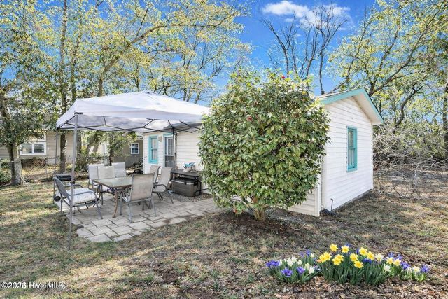 104 SE 16th Street, Oak Island, NC 28465