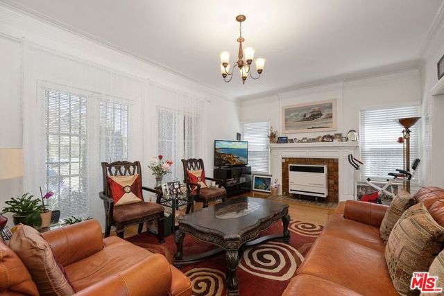 1415 S St Andrews Place, Los Angeles, CA 90019