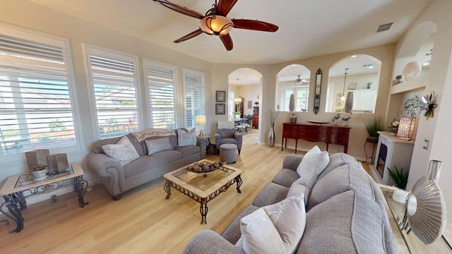 7517 Locomotive Ln, Roseville, CA 95747