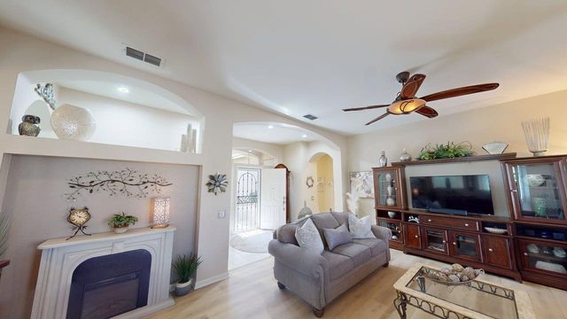 7517 Locomotive Ln, Roseville, CA 95747