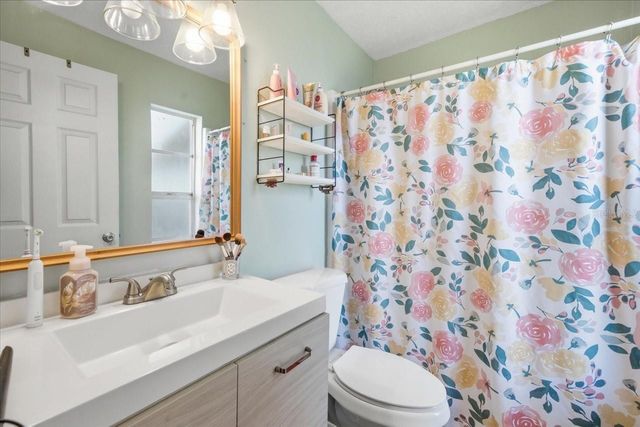 5405 STORK COURT, Tampa, FL 33625