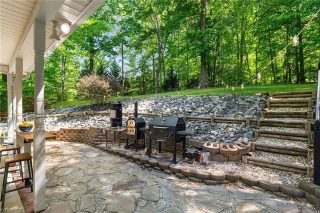 6010 Kempsford Court, Kernersville, NC 27284