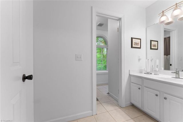 6010 Kempsford Court, Kernersville, NC 27284