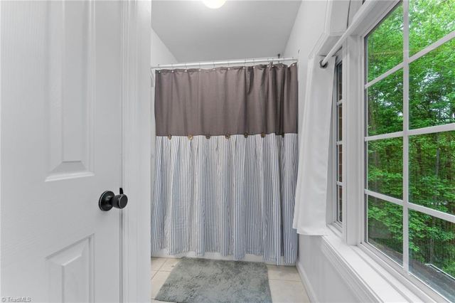 6010 Kempsford Court, Kernersville, NC 27284