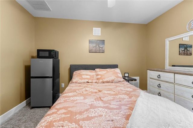 6010 Kempsford Court, Kernersville, NC 27284