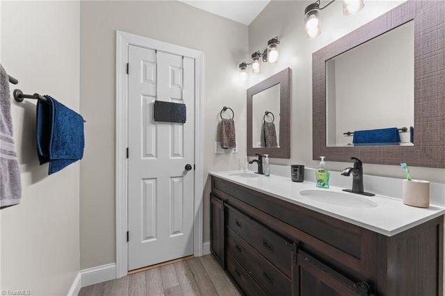 6010 Kempsford Court, Kernersville, NC 27284