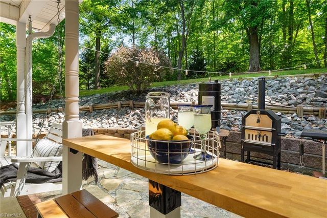 6010 Kempsford Court, Kernersville, NC 27284