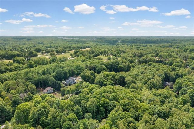 6010 Kempsford Court, Kernersville, NC 27284