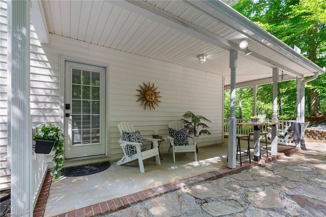 6010 Kempsford Court, Kernersville, NC 27284