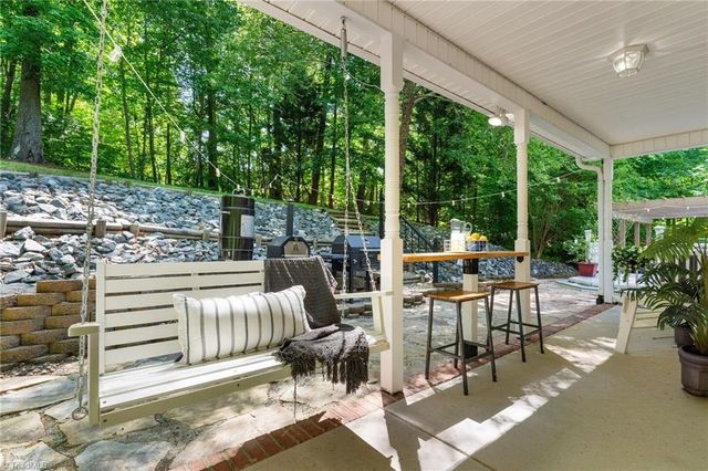 6010 Kempsford Court, Kernersville, NC 27284