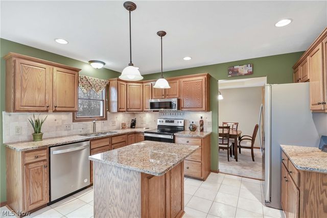 3090 Uxbridge Drive, Brunswick, OH 44212