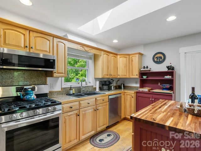 31 Bear Den Road, Asheville, NC 28805