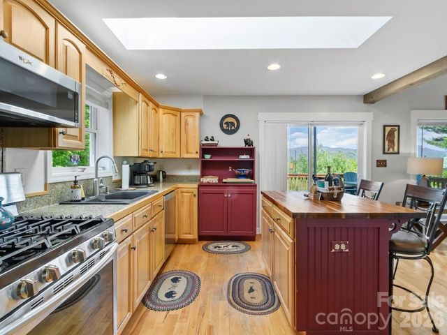 31 Bear Den Road, Asheville, NC 28805