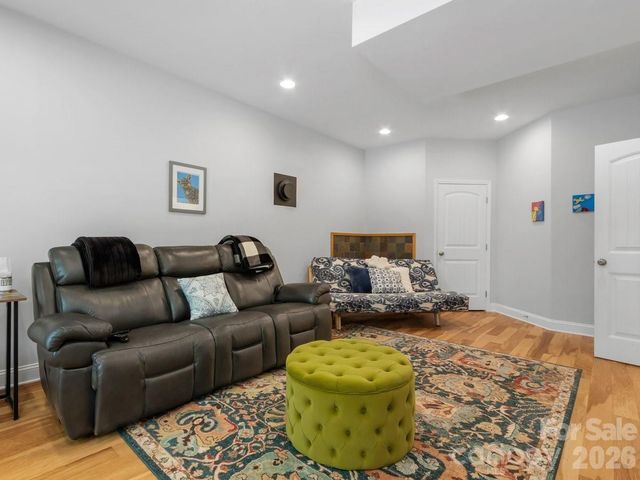 31 Bear Den Road, Asheville, NC 28805