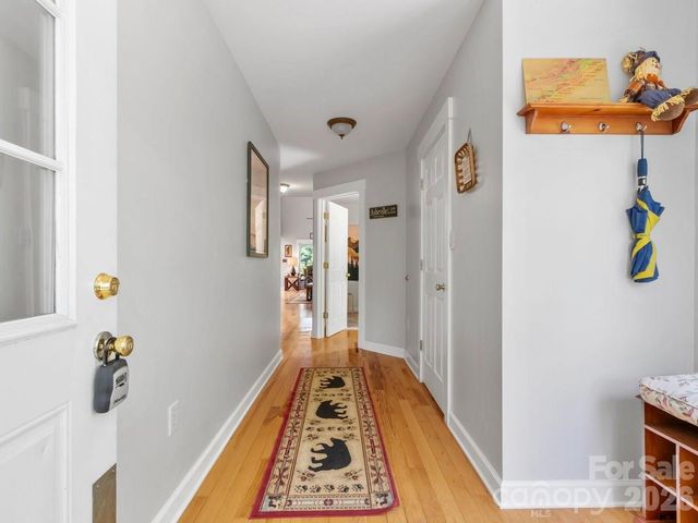 31 Bear Den Road, Asheville, NC 28805