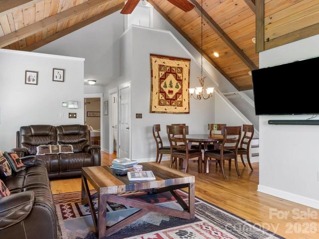 31 Bear Den Road, Asheville, NC 28805