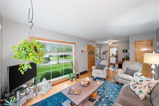 4042 40th Street, Des Moines, IA 50310