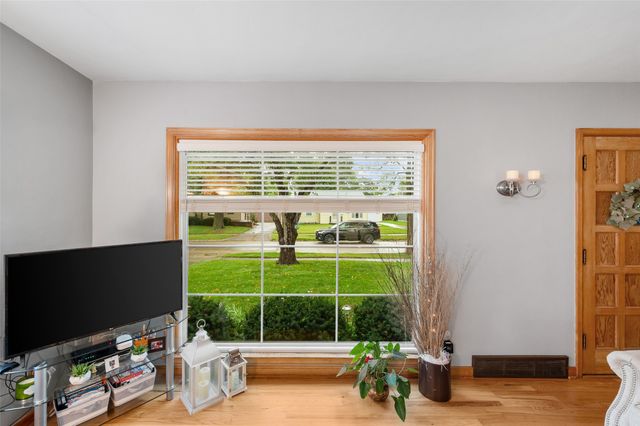 4042 40th Street, Des Moines, IA 50310