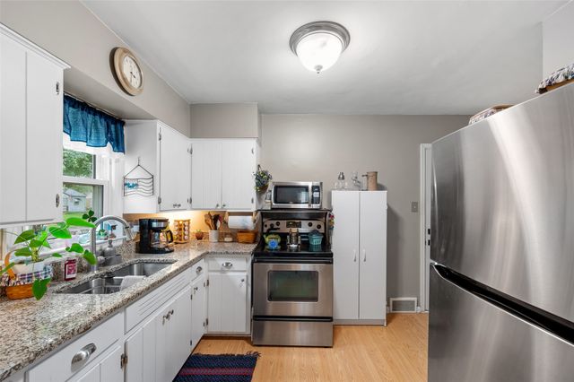4042 40th Street, Des Moines, IA 50310
