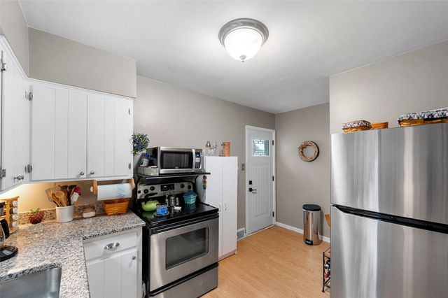 4042 40th Street, Des Moines, IA 50310