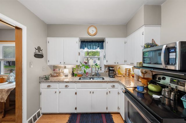 4042 40th Street, Des Moines, IA 50310