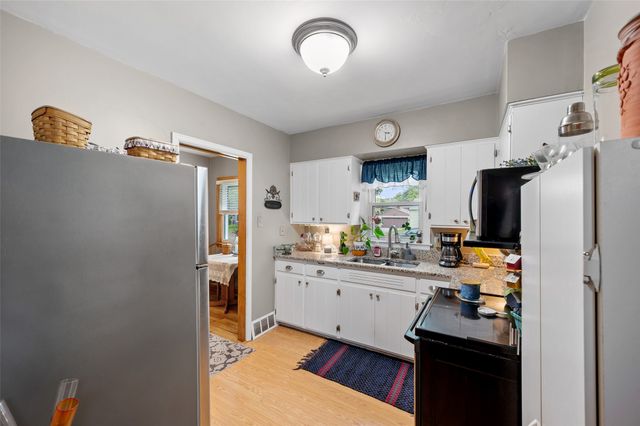 4042 40th Street, Des Moines, IA 50310