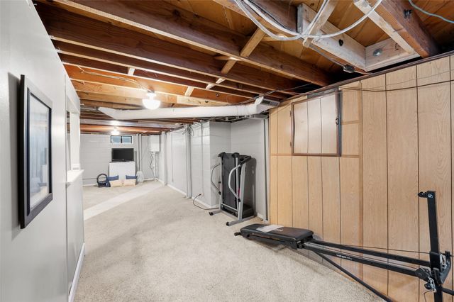 4042 40th Street, Des Moines, IA 50310