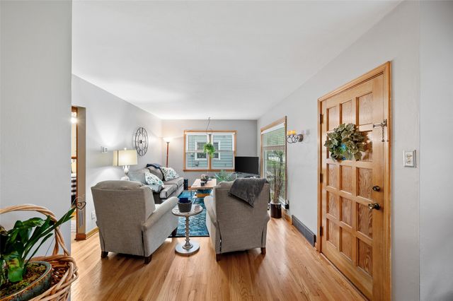 4042 40th Street, Des Moines, IA 50310