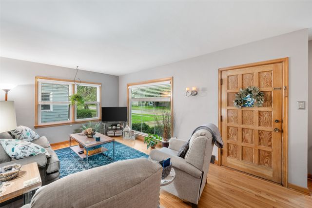4042 40th Street, Des Moines, IA 50310