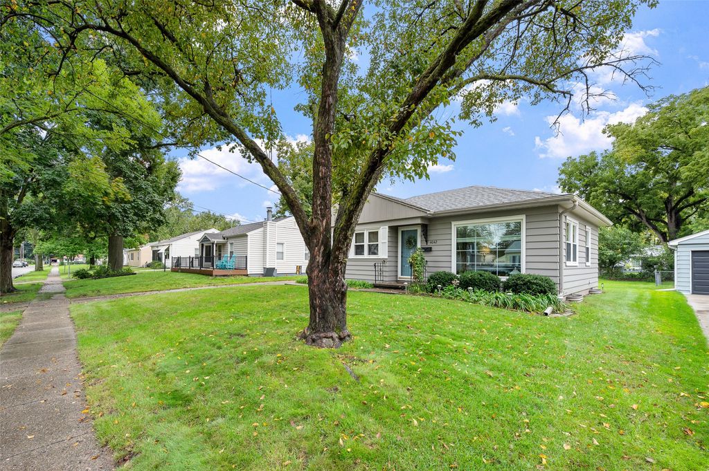 4042 40th Street, Des Moines, IA 50310