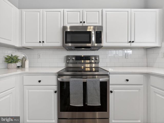 11101 CORNERSTONE DR, Yardley, PA 19067