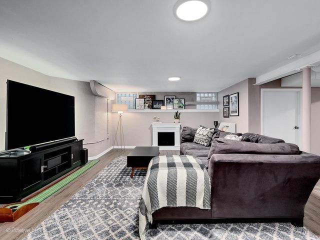 712 N Catherine Avenue, La Grange Park, IL 60526