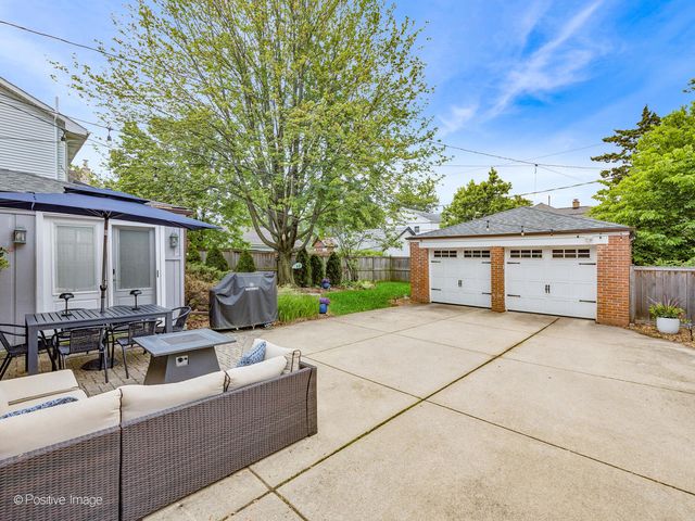 712 N Catherine Avenue, La Grange Park, IL 60526