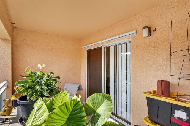 201 SW Palm Dr Apt 201, Port St Lucie, FL 34986