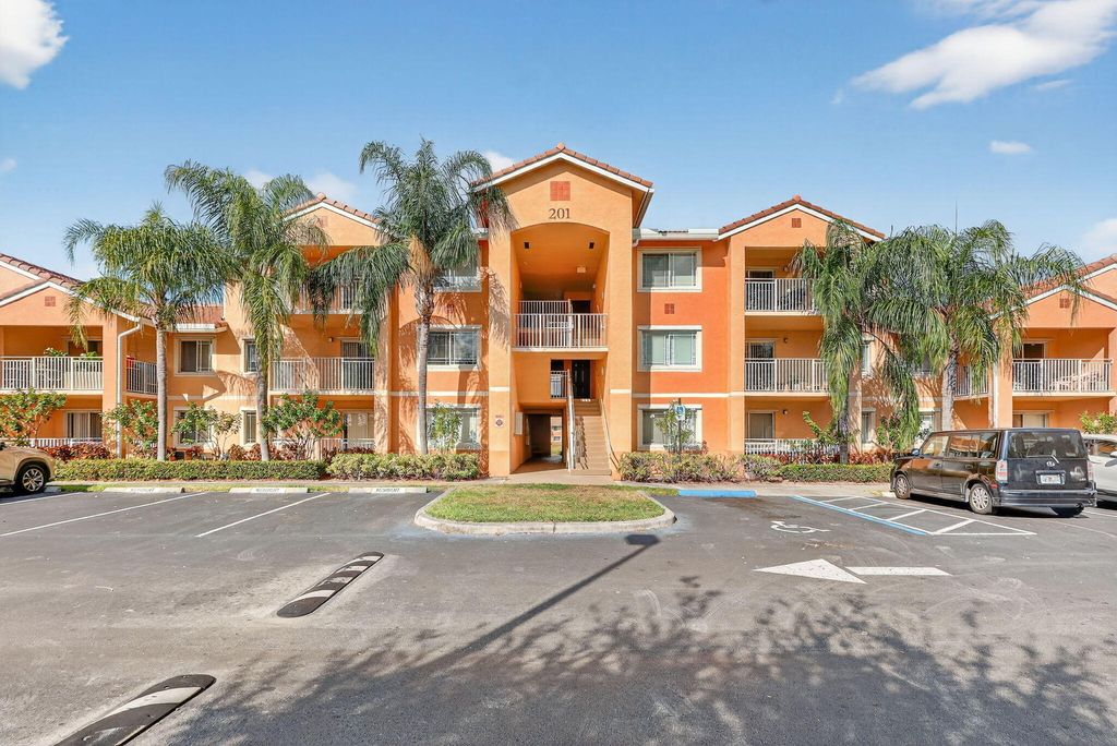 201 SW Palm Dr Apt 201, Port St Lucie, FL 34986