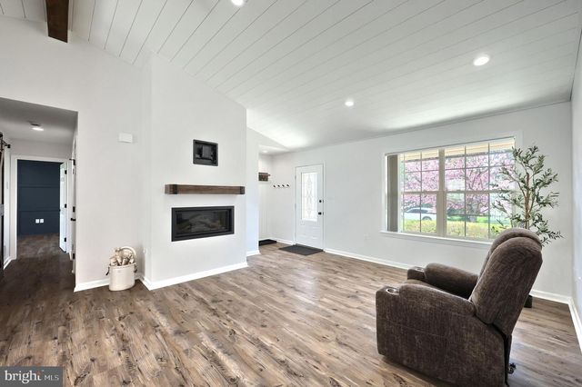 440 STERLING DR, Red Lion, PA 17356