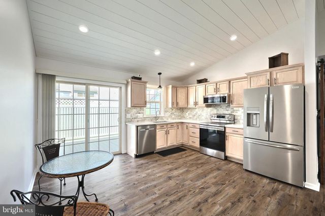 440 STERLING DR, Red Lion, PA 17356