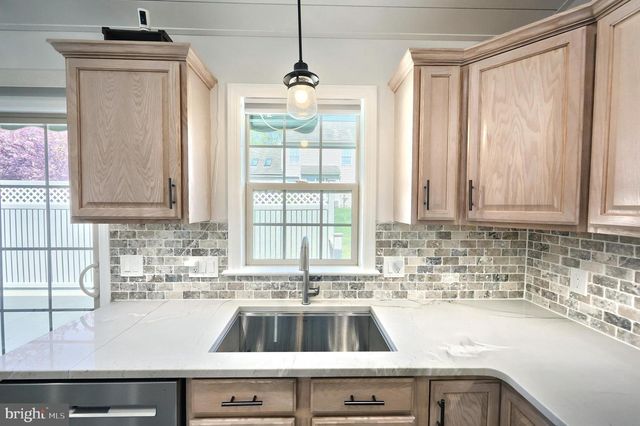 440 STERLING DR, Red Lion, PA 17356