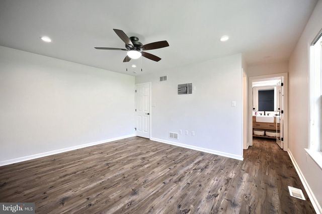 440 STERLING DR, Red Lion, PA 17356