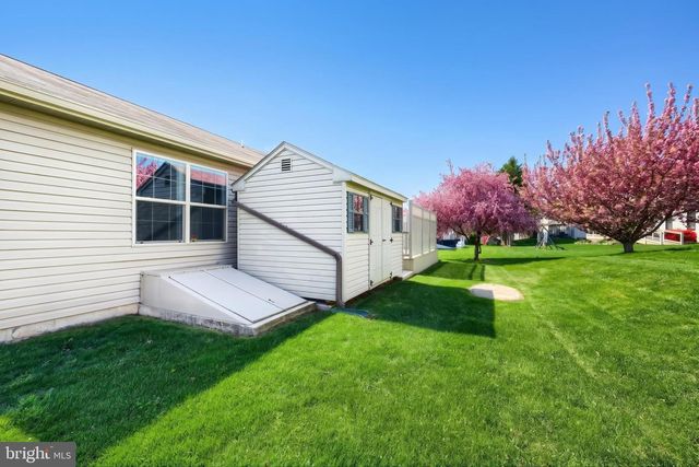 440 STERLING DR, Red Lion, PA 17356